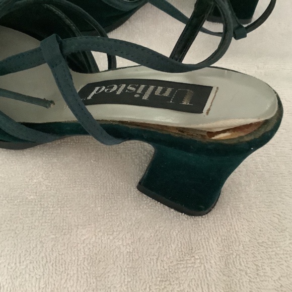 Unlisted Dark Green Velvet Criss Cross Strap Chunky Heels 7M PRE-OWNED - Picture 6 of 9